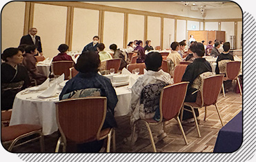 洋服から着物への着付け参加者