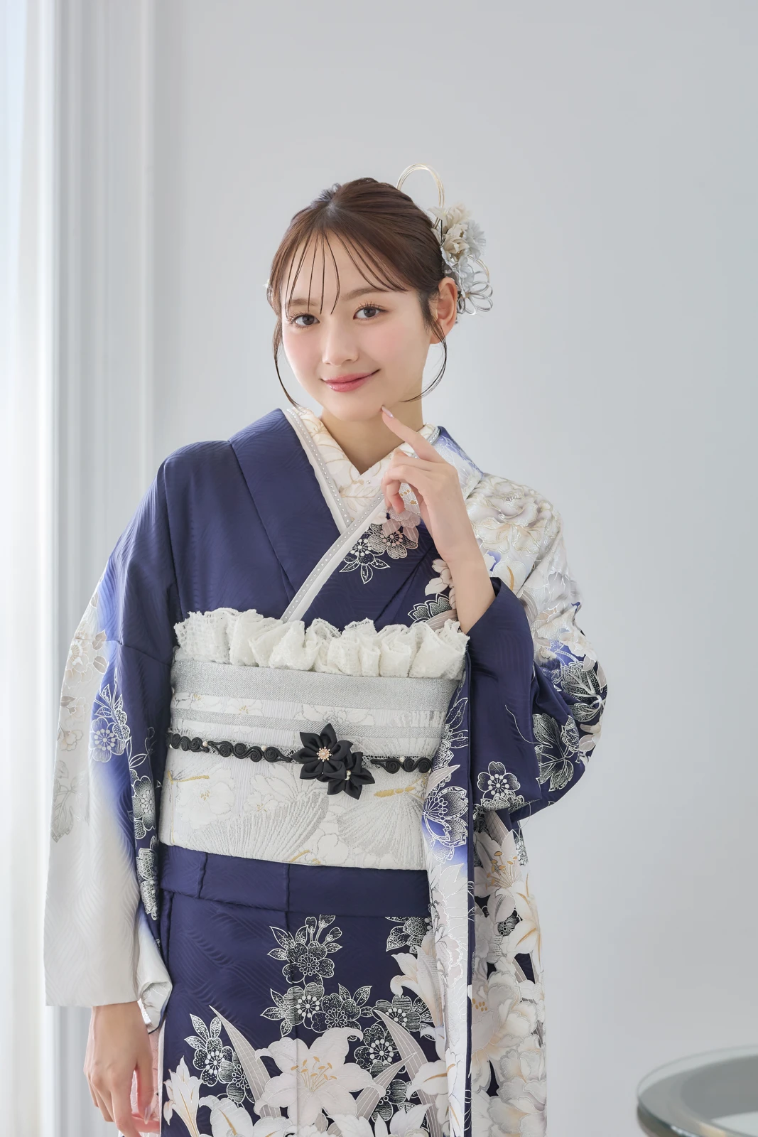 清楚なブルーに、白を重ねて。