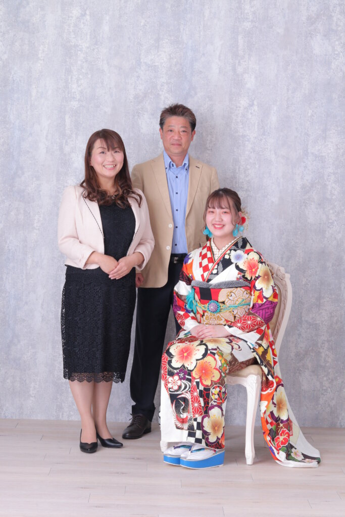 成人式の前撮りについて 家族集合写真の時は何を着ていけばいい 東松山店 いせや呉服店