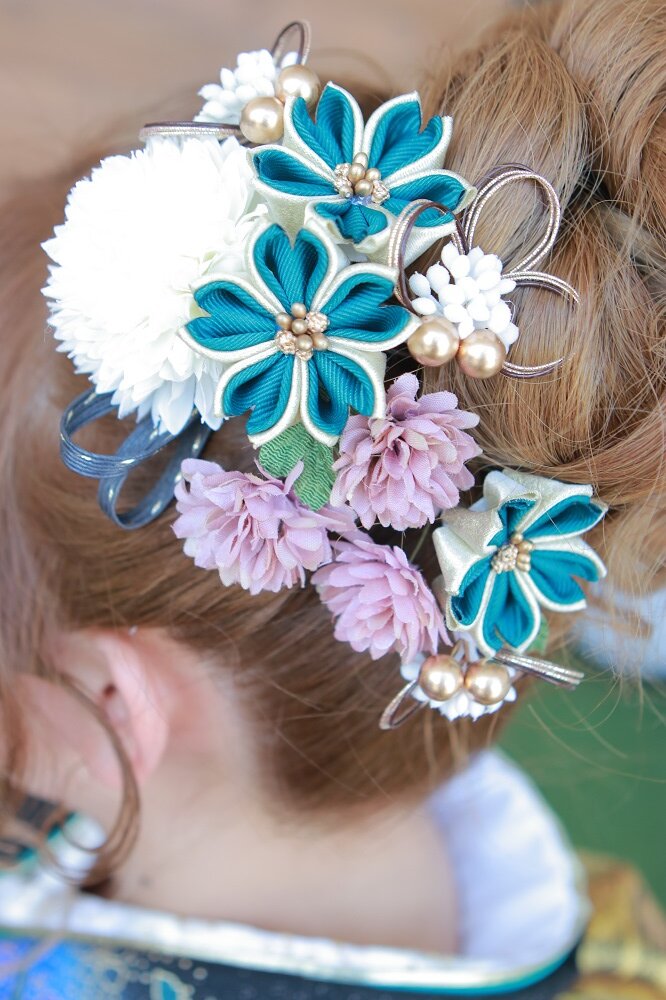 つまみ細工髪飾り 成人式 卒業式 七五三 和の装いお祝い行事 うらやまし 