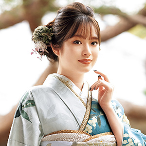 振袖プラン ご購入・レンタル・ママ振袖・振袖ご成約特典　HATACHIのモデル
