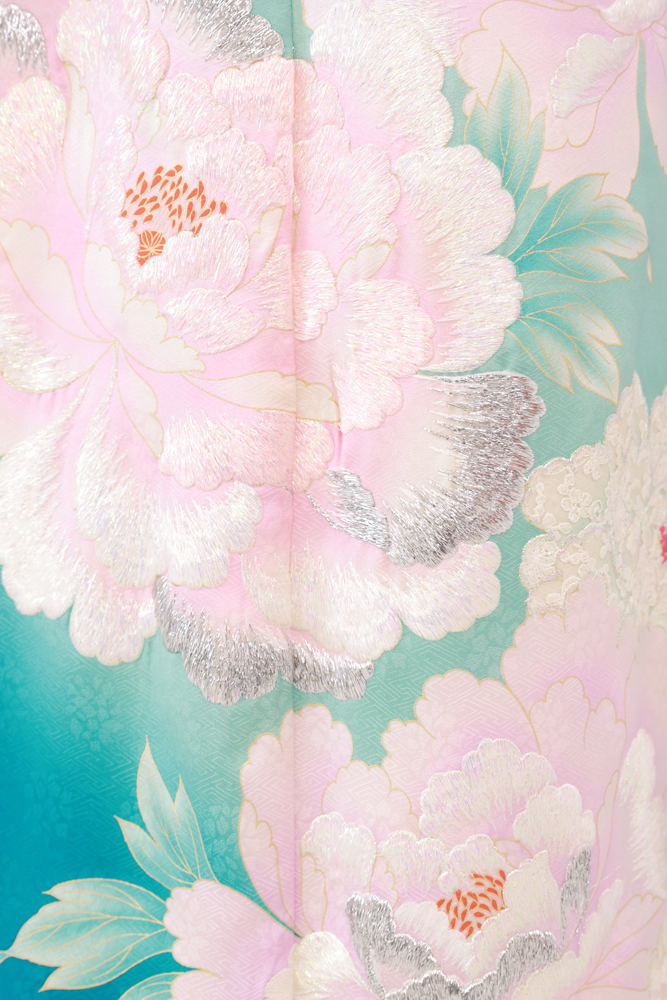 エメラルドグリーン振袖