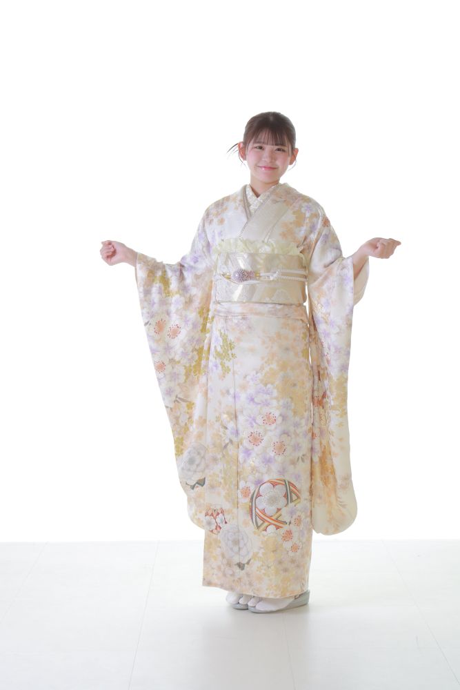 いせや呉服店151周年記念振袖イベント白振袖