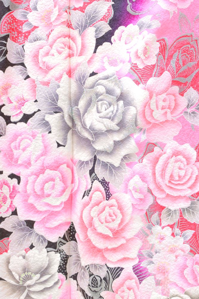 黒振袖の薔薇柄